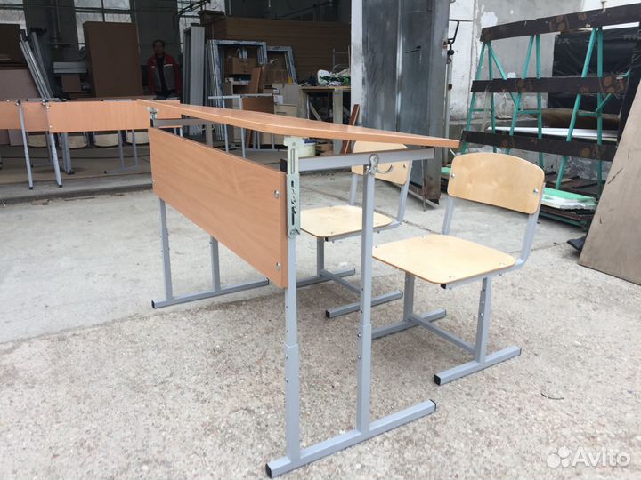 Школьная парты регулируемые и стулья