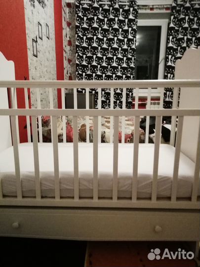 Продажа детской кроватки с маятником+матрасом