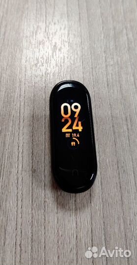 Фитнес браслет Xiaomi Mi SMART Band 4 NFC (xmsh08H