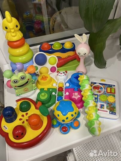 Развивающие игрушки для малышей пакетом