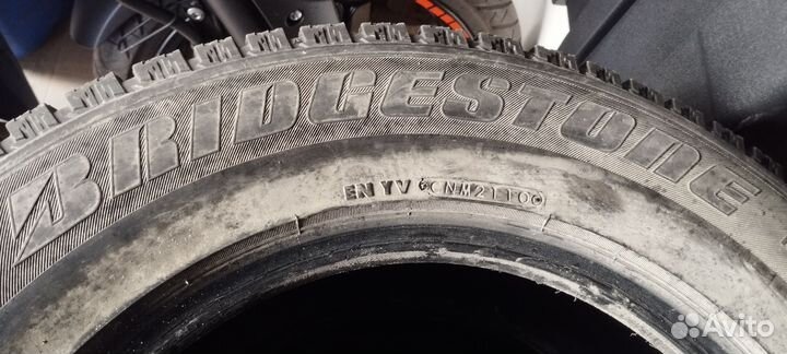 Bridgestone Ice Cruiser 7000 215/70 R16 T