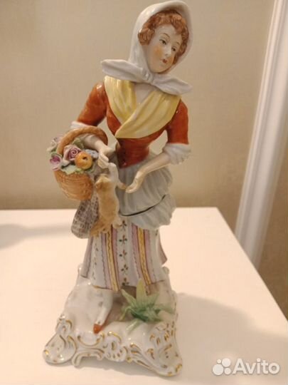 Статуэтка Дама с корзинкой, Германия, конец 19- на