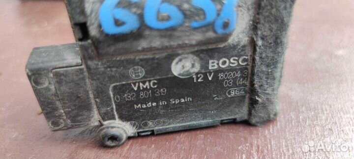 Моторедуктор заслонки отопителя Audi A8 D3