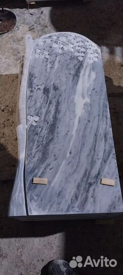 Мрамоные памятники