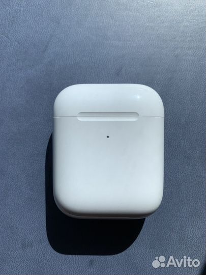 Apple AirPods 2 with Wireless Charging Case