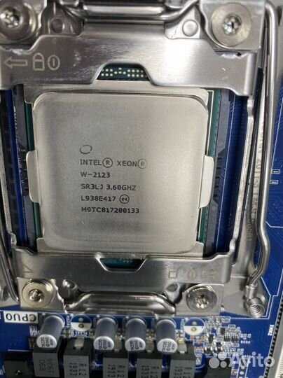 Процессор Intel Xeon W-2123 SR3LJ серверный