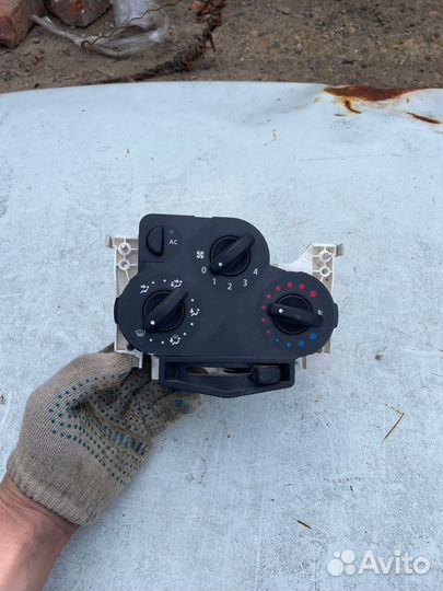 Блок управления печкой Логан 1