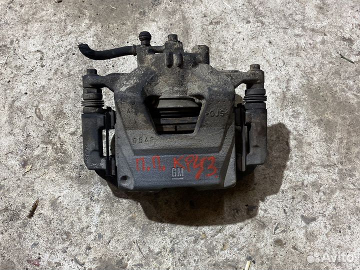 Суппорт передний правый Chevrolet Cruze