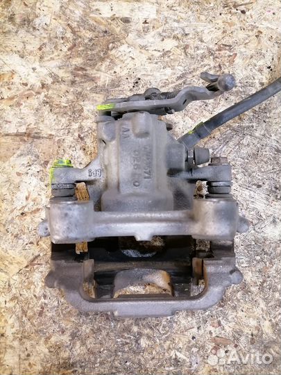 Суппорт задний правый Volkswagen Jetta 5