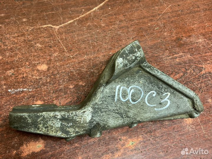 Левый кронштейн двигателя ауди 100 с3