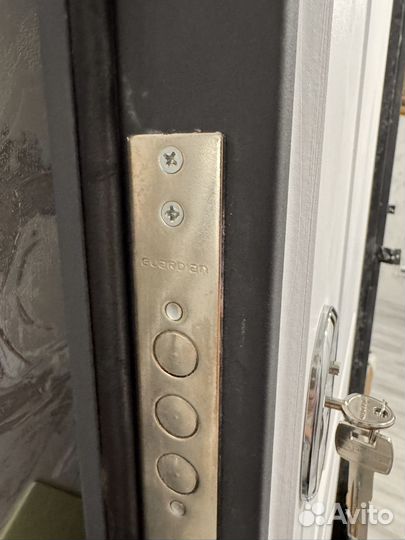 Дверь входная металлическая б/у