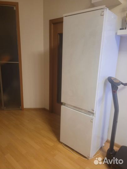 Встраиваемый холодильник ariston