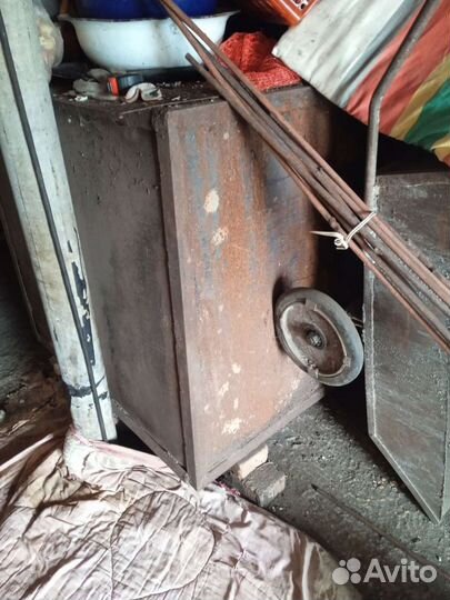 Емкость металлическая 1,8 куба