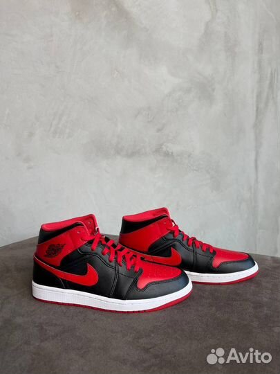 Кроссовки Air Jordan 1 Mid alternate bred