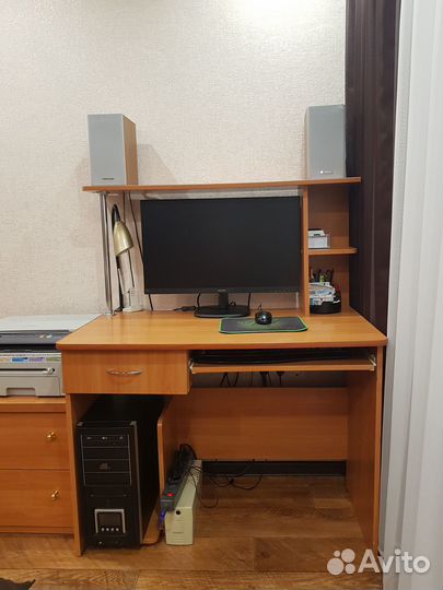 Компьютерный стол