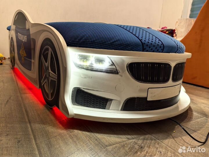 Детская кровать машина