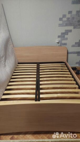 Кровать двухспальная с матрасом