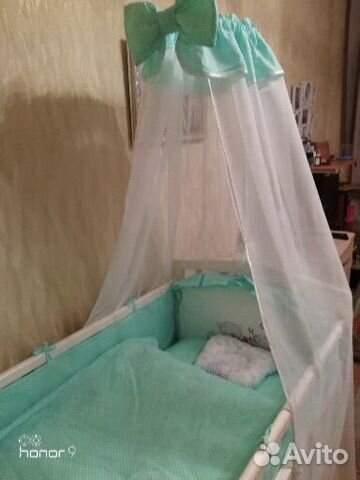 Детская кроватка с маятником