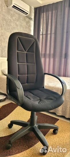 Стул кресло офисный на колесах