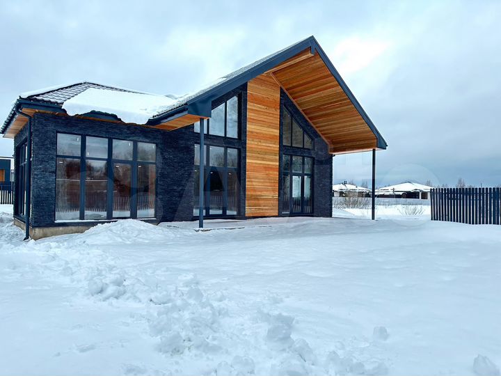 Дом 316 м² на участке 12,9 сот.