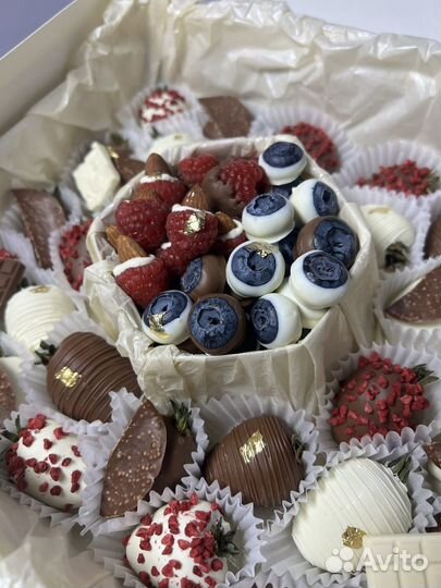 Клубника в бельгийском шоколаде сердце сюрприз