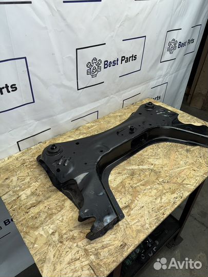 Подрамник перений Nissan tiida