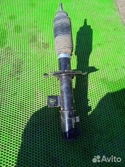 Стойка подвески передняя левая Hyundai Elantra HD