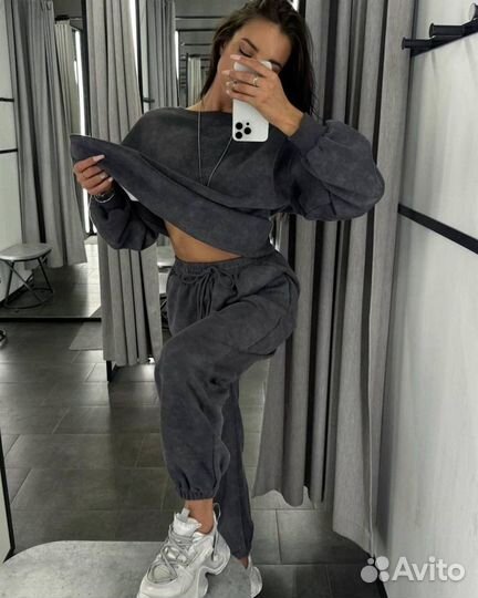 Женский спортивный костюм