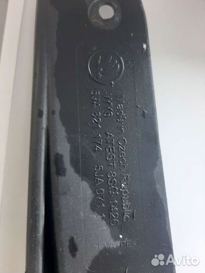 Брызговик передний правый skoda rapid