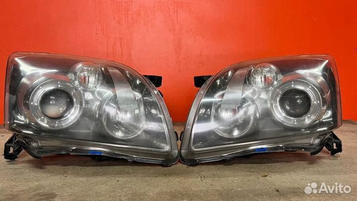 Фары передние Toyota Avensis 2 250рест