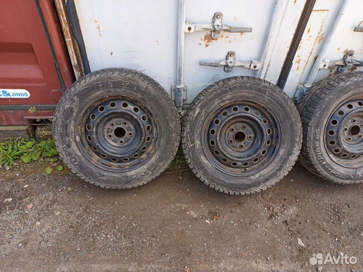 За 4шт. 5*114.3 R16 зима 215/65 R16