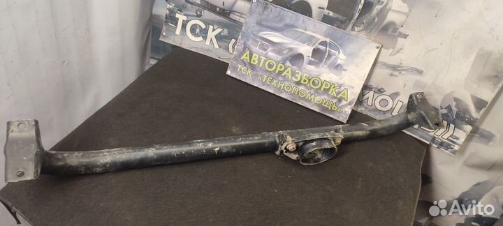 Балка подрадиаторная Audi 100 C4