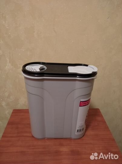 Контейнер для хранения корма для животных