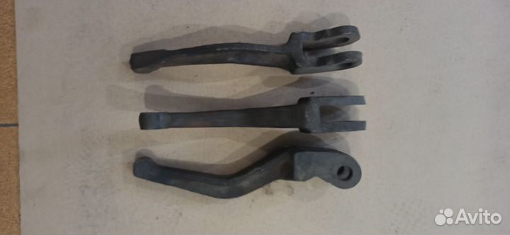 Рычаг отжимной муфты сцепления Т-130