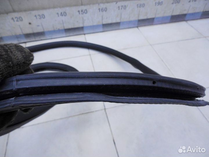 Уплотнитель (внутри) Golf V Plus 2005-2014