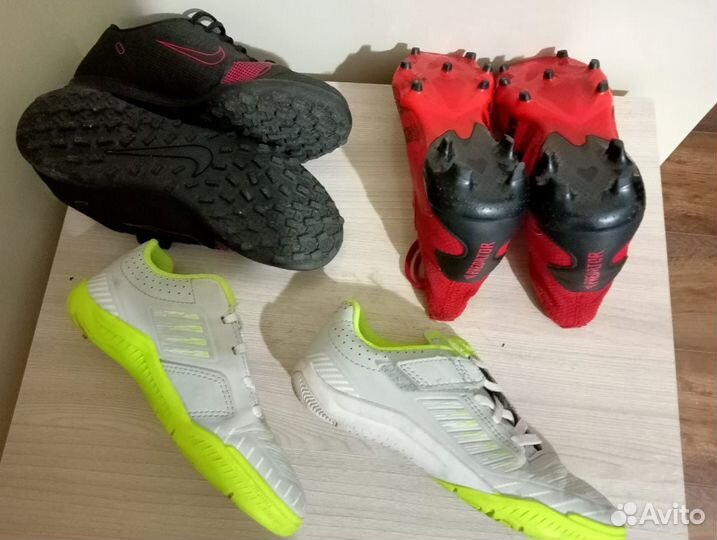 Футбольные бутсы, шиповки, кеды