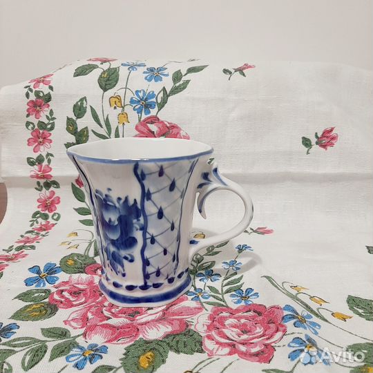 Бокал высокий, кружка с подписью художника