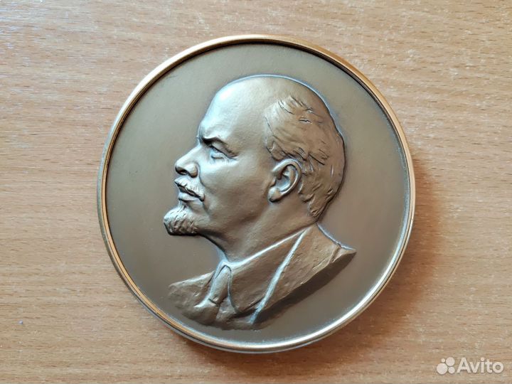 Настольная медаль