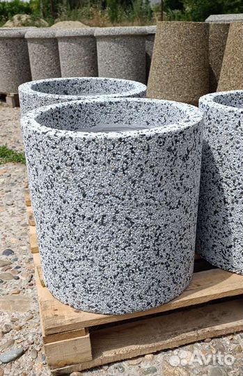 Уличные вазоны