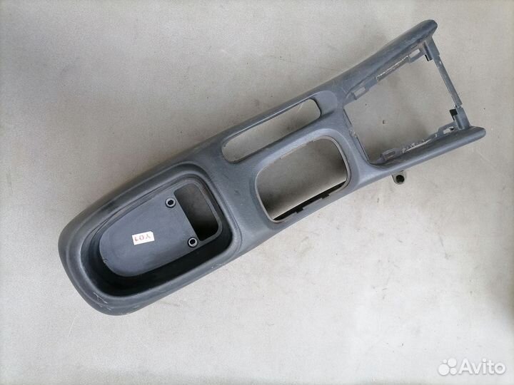 Консоль между сидений Hyundai Sonata III 1996-1998