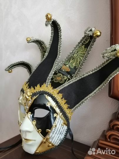 Продам маскарадную маску