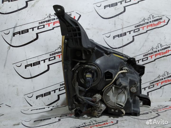 Фара toyota noah ZRR70G ZRR70W ZRR75G ZRR75W 28204