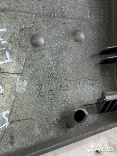 Заглушка салона правая Peugeot 107