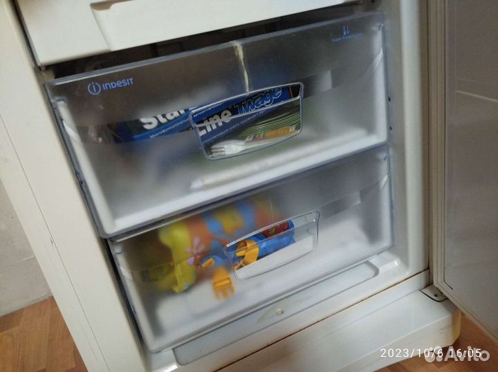 Полки двери балкон ящики холодильник Indesit