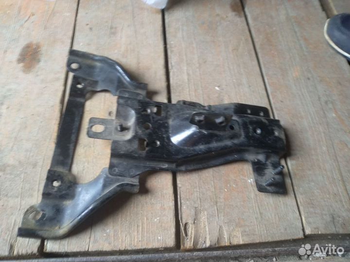 Кронштейн замка капота Nissan X-Trail T31, 2007 г