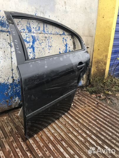 Дверь задняя левая Skoda Octavia Tour