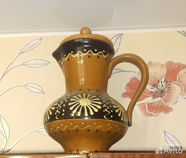 Глиняный кувшин старинный