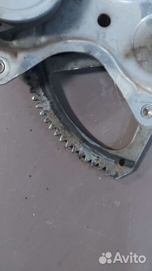 Стеклоподъёмник передний правый на Toyota Mark X