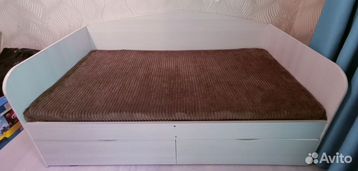 Кровать