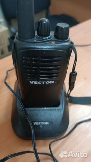 Комплект из 3-х раций, Motorola и два Vector VT-44